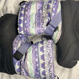 Girls purple multi colored snow boots